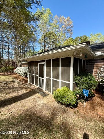 903 E Woodlawn Drive, Williamston, NC 27892