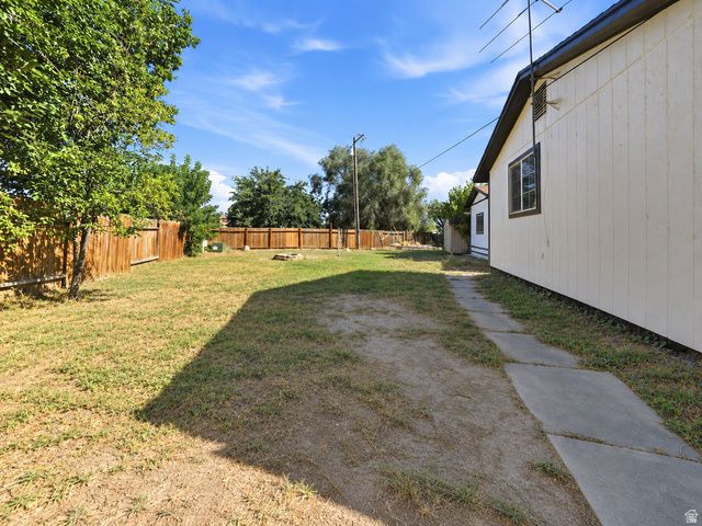 7472 S SILVER CIR, West Jordan, UT 84084