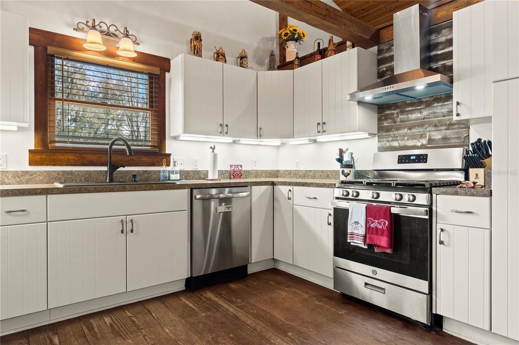 Image 20 of property listing at 4292 SW 73 TRAIL, Bushnell, FL 33513