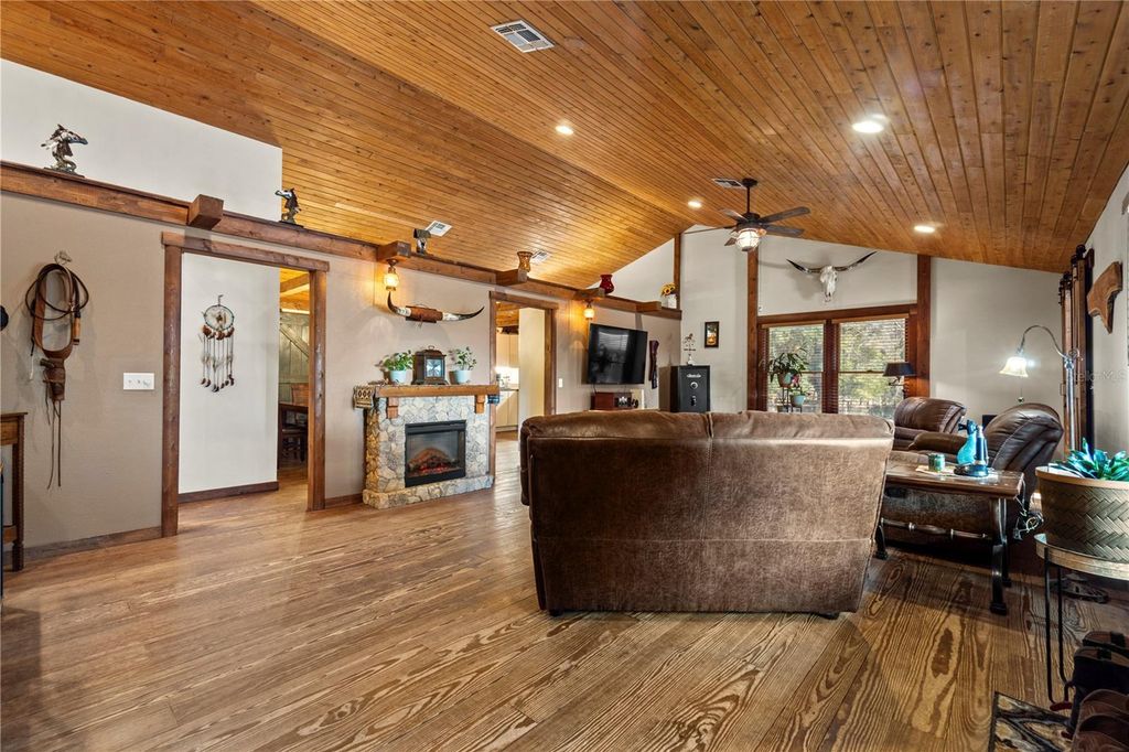 Image 8 of property listing at 4292 SW 73 TRAIL, Bushnell, FL 33513