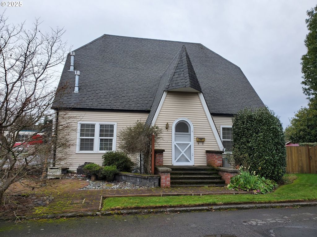 201 N BIRCH St, Coquille, OR 97423