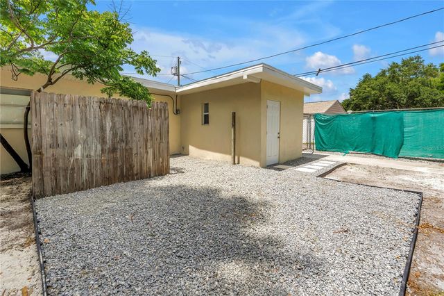 110 NE MONROE CIRCLE N, St Petersburg, FL 33702