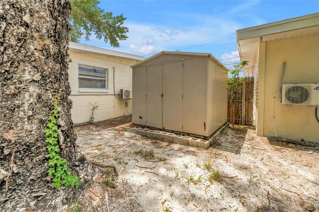 110 NE MONROE CIRCLE N, St Petersburg, FL 33702