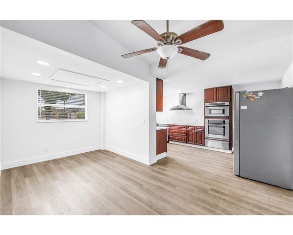 110 NE MONROE CIRCLE N, St Petersburg, FL 33702