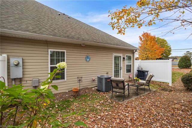 1602 Preston Woods Drive, Winston-salem, NC 27127