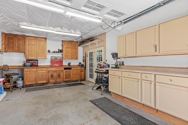 523 Roselawn Avenue W, Roseville, MN 55113