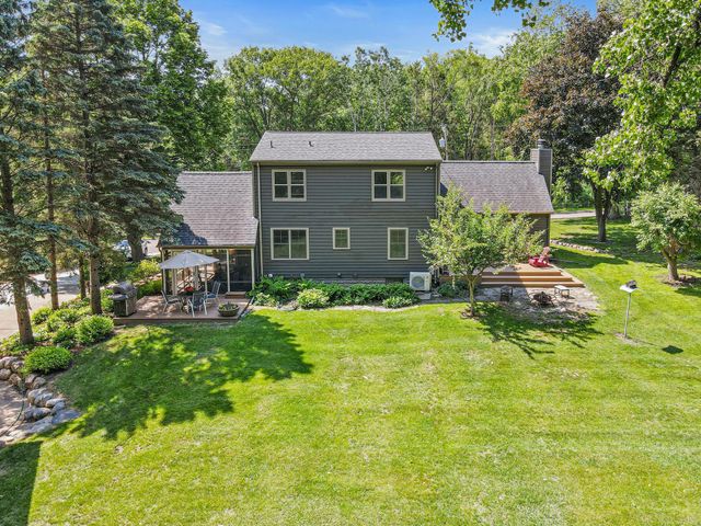 523 Roselawn Avenue W, Roseville, MN 55113