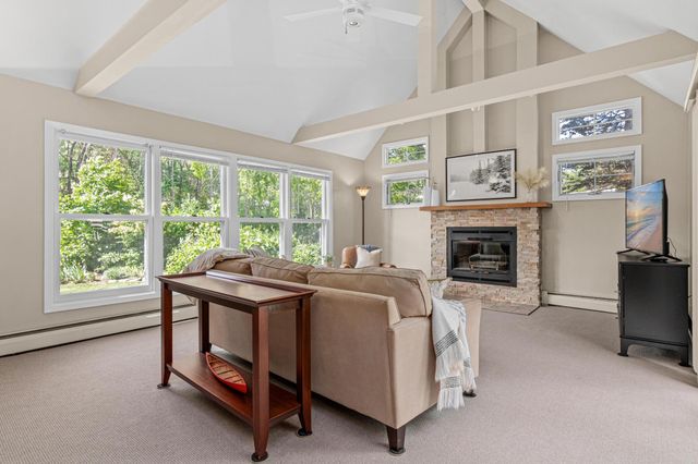 523 Roselawn Avenue W, Roseville, MN 55113