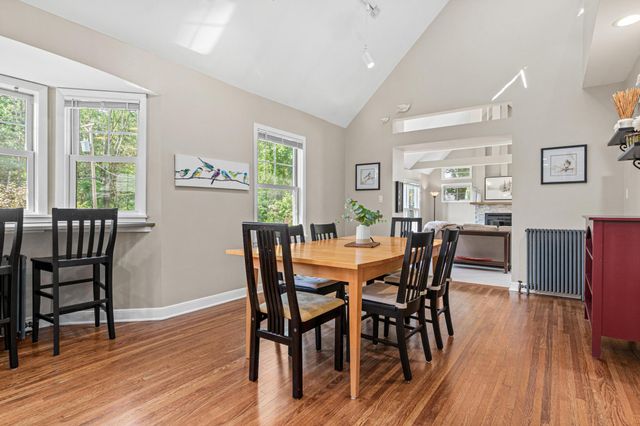 523 Roselawn Avenue W, Roseville, MN 55113