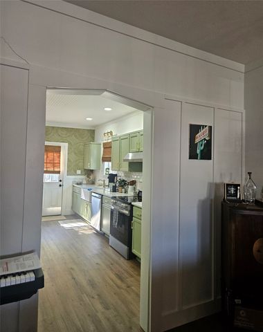 704 Avenue J, Brownwood, TX 76801