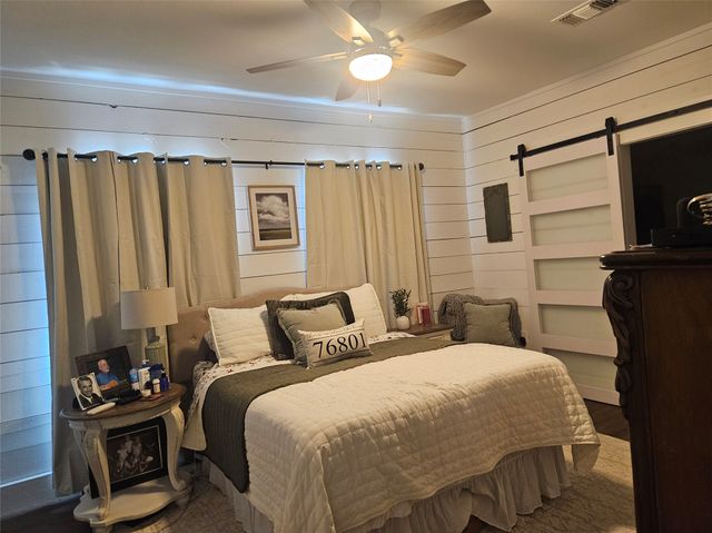 704 Avenue J, Brownwood, TX 76801