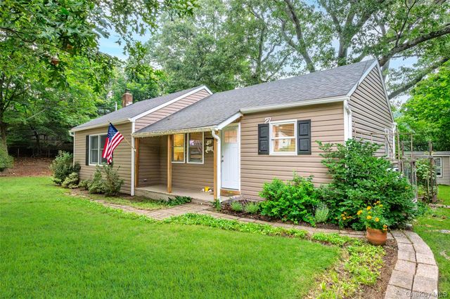 27 Glen Drive, Sound Beach, NY 11789