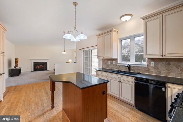 6 KILLENS POND CT, Newark, DE 19711