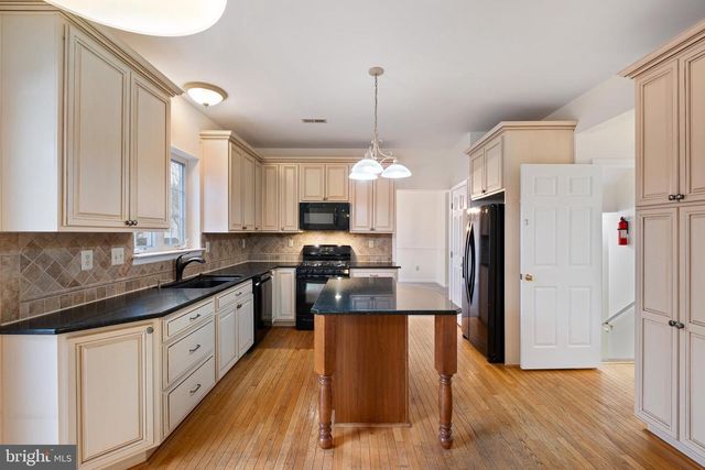 6 KILLENS POND CT, Newark, DE 19711