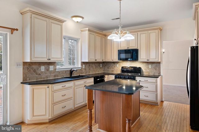 6 KILLENS POND CT, Newark, DE 19711