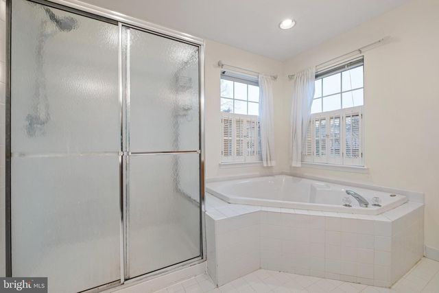 6 KILLENS POND CT, Newark, DE 19711