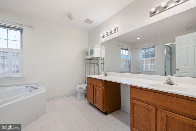 6 KILLENS POND CT, Newark, DE 19711