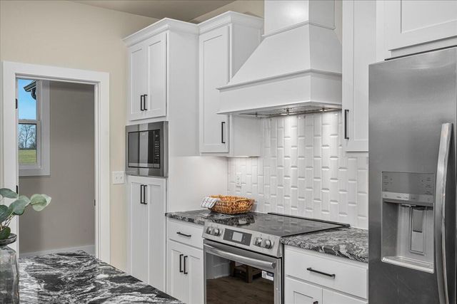 200 Maple Lawn Circle, Nicholasville, KY 40356