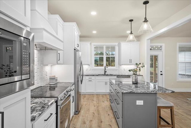 200 Maple Lawn Circle, Nicholasville, KY 40356