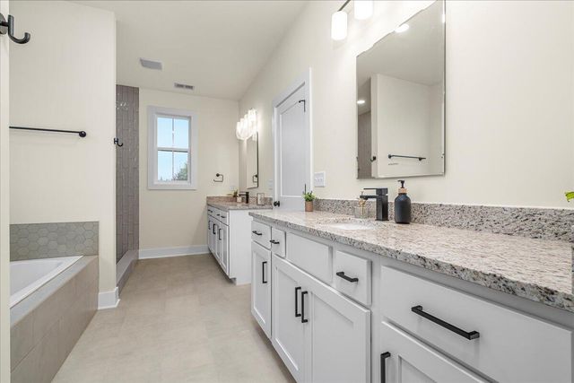 200 Maple Lawn Circle, Nicholasville, KY 40356