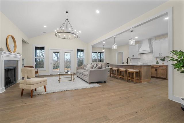 200 Maple Lawn Circle, Nicholasville, KY 40356