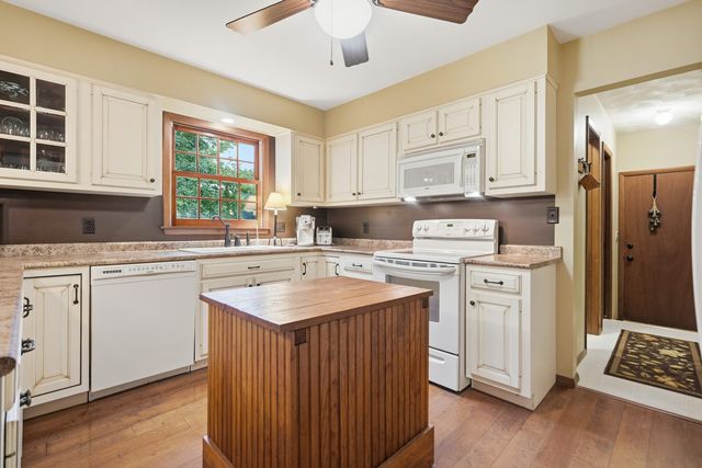 8303 54 Street, Coal Valley, IL 61240