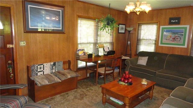 7517 Veterans Boulevard, Chester, WV 26034