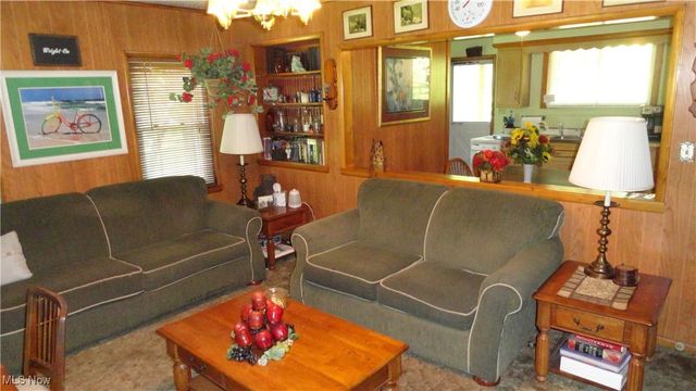 7517 Veterans Boulevard, Chester, WV 26034