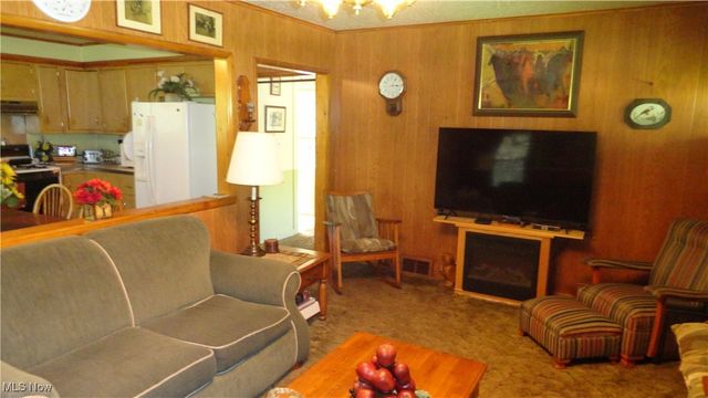 7517 Veterans Boulevard, Chester, WV 26034