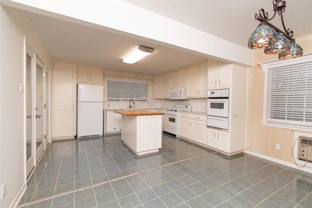 4510 Russell DR, Austin, TX 78745