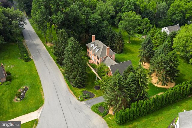 6 CREEKWOOD DR, Lancaster, PA 17602