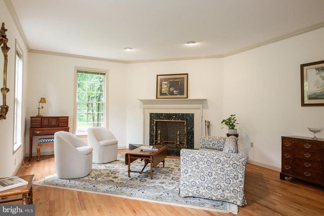 6 CREEKWOOD DR, Lancaster, PA 17602