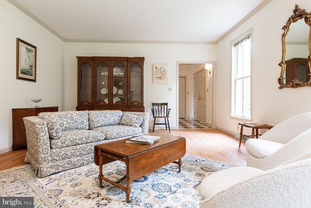6 CREEKWOOD DR, Lancaster, PA 17602