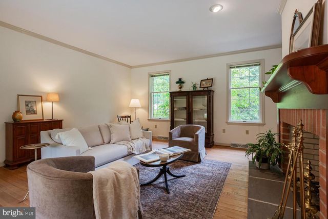 6 CREEKWOOD DR, Lancaster, PA 17602