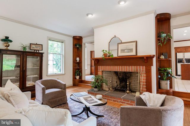 6 CREEKWOOD DR, Lancaster, PA 17602