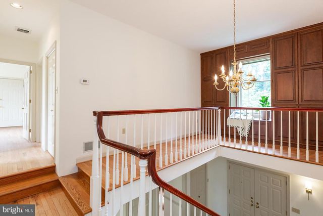 6 CREEKWOOD DR, Lancaster, PA 17602