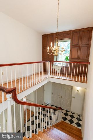 6 CREEKWOOD DR, Lancaster, PA 17602