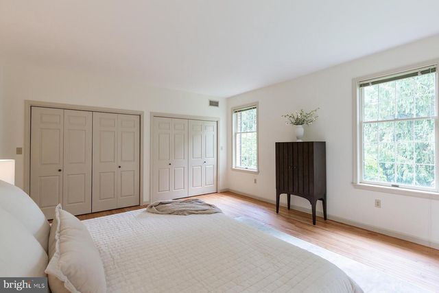6 CREEKWOOD DR, Lancaster, PA 17602