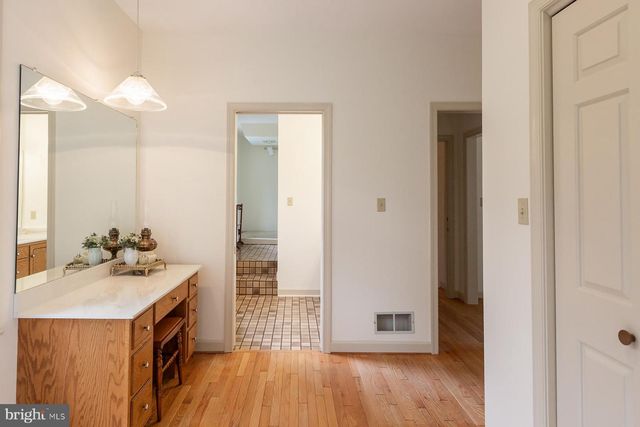 6 CREEKWOOD DR, Lancaster, PA 17602