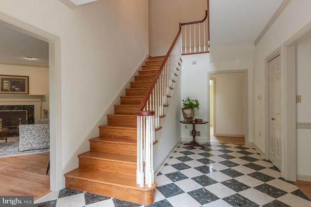 6 CREEKWOOD DR, Lancaster, PA 17602