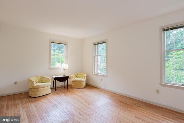 6 CREEKWOOD DR, Lancaster, PA 17602