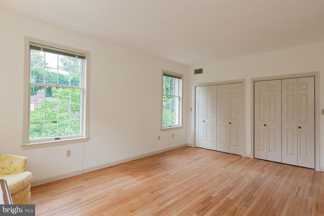 6 CREEKWOOD DR, Lancaster, PA 17602