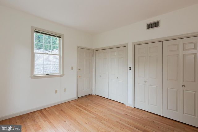 6 CREEKWOOD DR, Lancaster, PA 17602