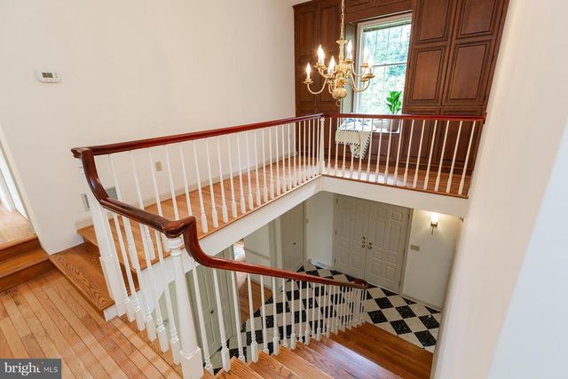 6 CREEKWOOD DR, Lancaster, PA 17602