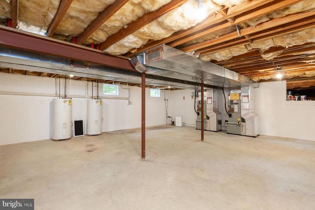 6 CREEKWOOD DR, Lancaster, PA 17602