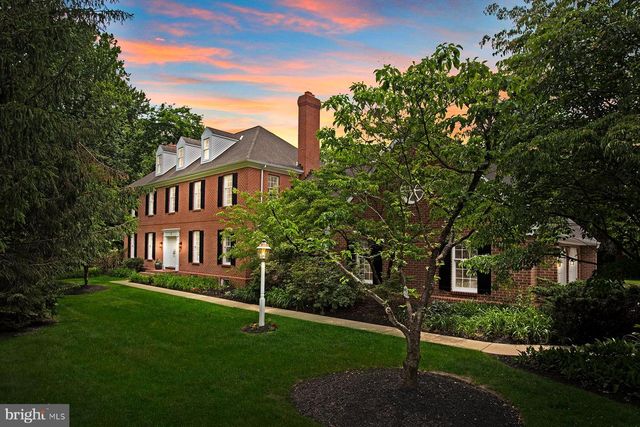 6 CREEKWOOD DR, Lancaster, PA 17602