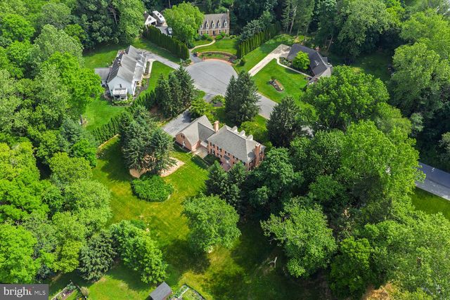 6 CREEKWOOD DR, Lancaster, PA 17602