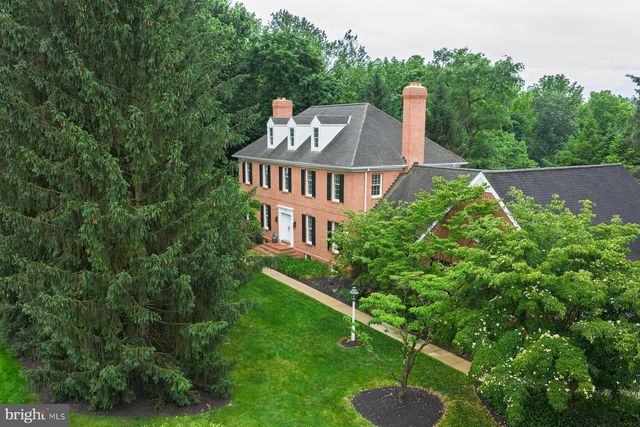 6 CREEKWOOD DR, Lancaster, PA 17602