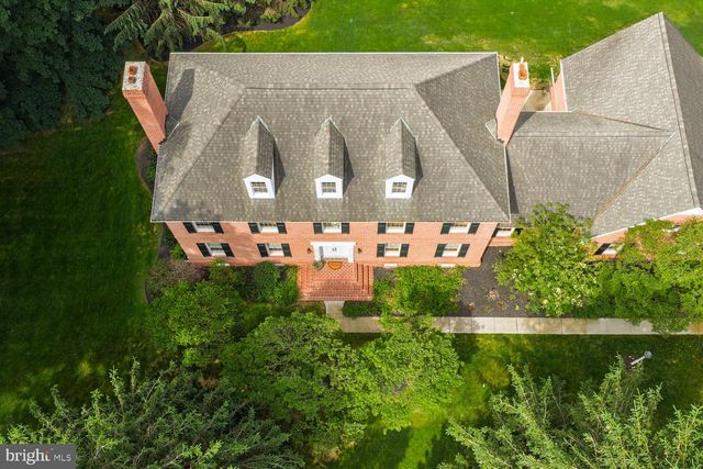6 CREEKWOOD DR, Lancaster, PA 17602