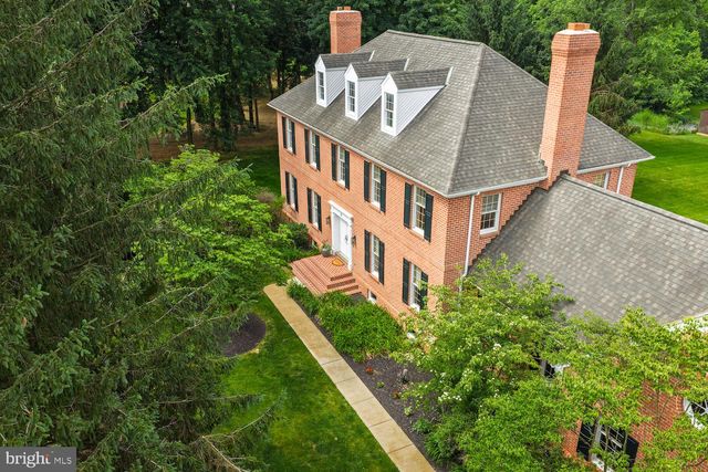 6 CREEKWOOD DR, Lancaster, PA 17602